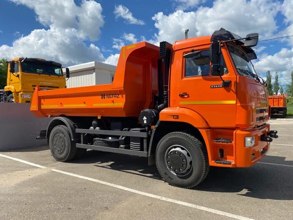 Самосвал КАМАЗ 53605-6011-48