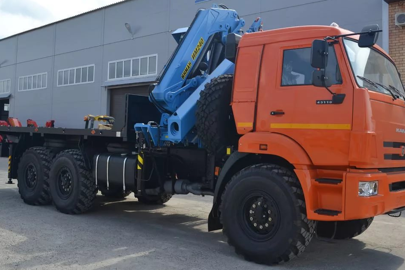 Седельный тягач Камаз 43118-48 с КМУ ИНМАН ИМ-150N