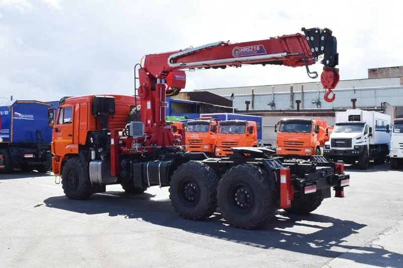 Седельный тягач Камаз 43118-50 с КМУ HORYONG HRS 216